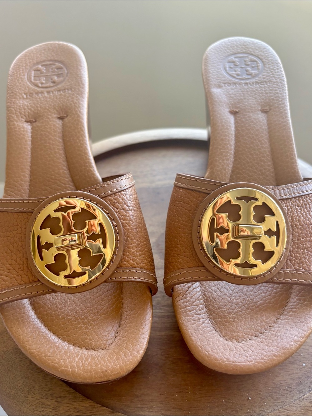 Tory Burch SELMA Wedge Tan Leather Slide Sandals Gold Logo Medallions shoes 7.5M